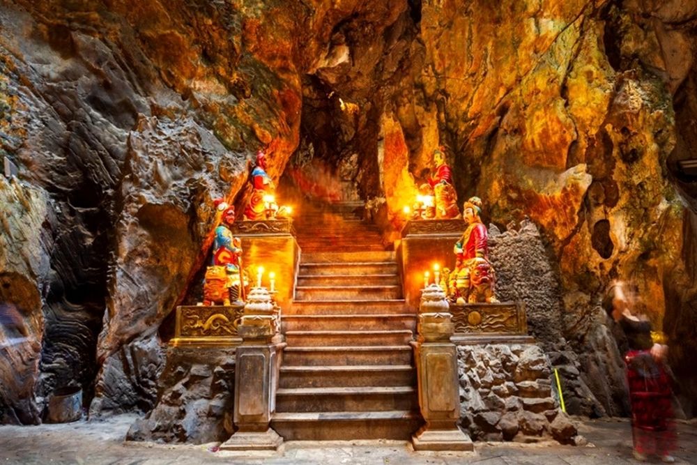 Marble Mountain Da Nang. What should you see inside? What Is Am Phu Cave?