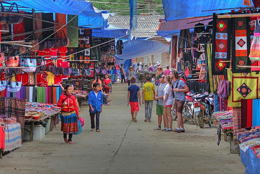 Market in Sapa. The Ultimate Highland Experience: Bac Ha Market