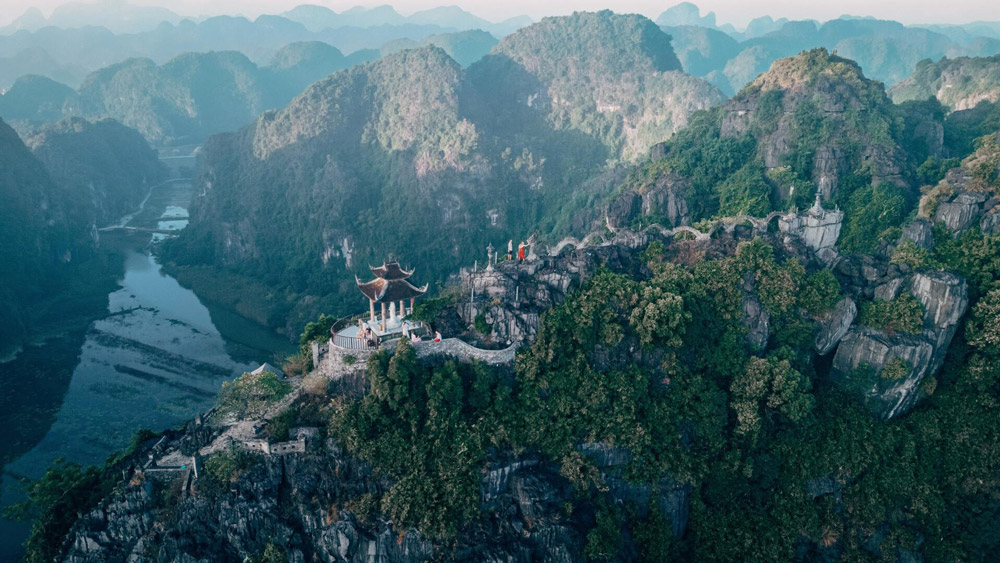 Mua Cave. Mua Cave: Location and Access. Where is the Cave in Mua? / Mua Cave Location