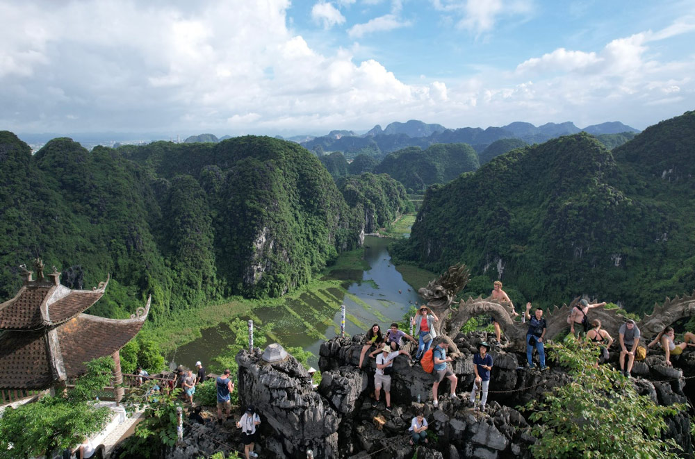 Mua Cave. Tips for Visiting Mua Cave. Crowds