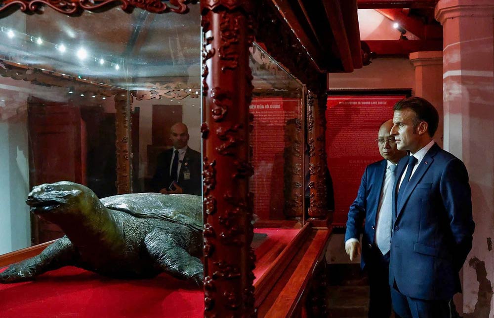 Ngoc Son Temple Hanoi. Inside the Temple Walls: What to See on “Jade Island”