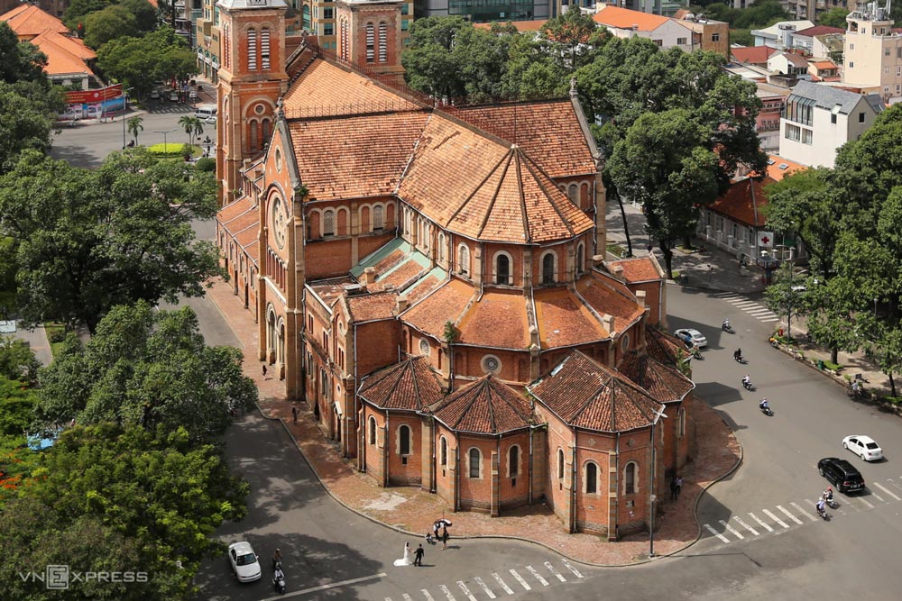 Notre Dame Cathedral of Saigon. Architectural Highlights: A Neo-Romanesque Masterpiece