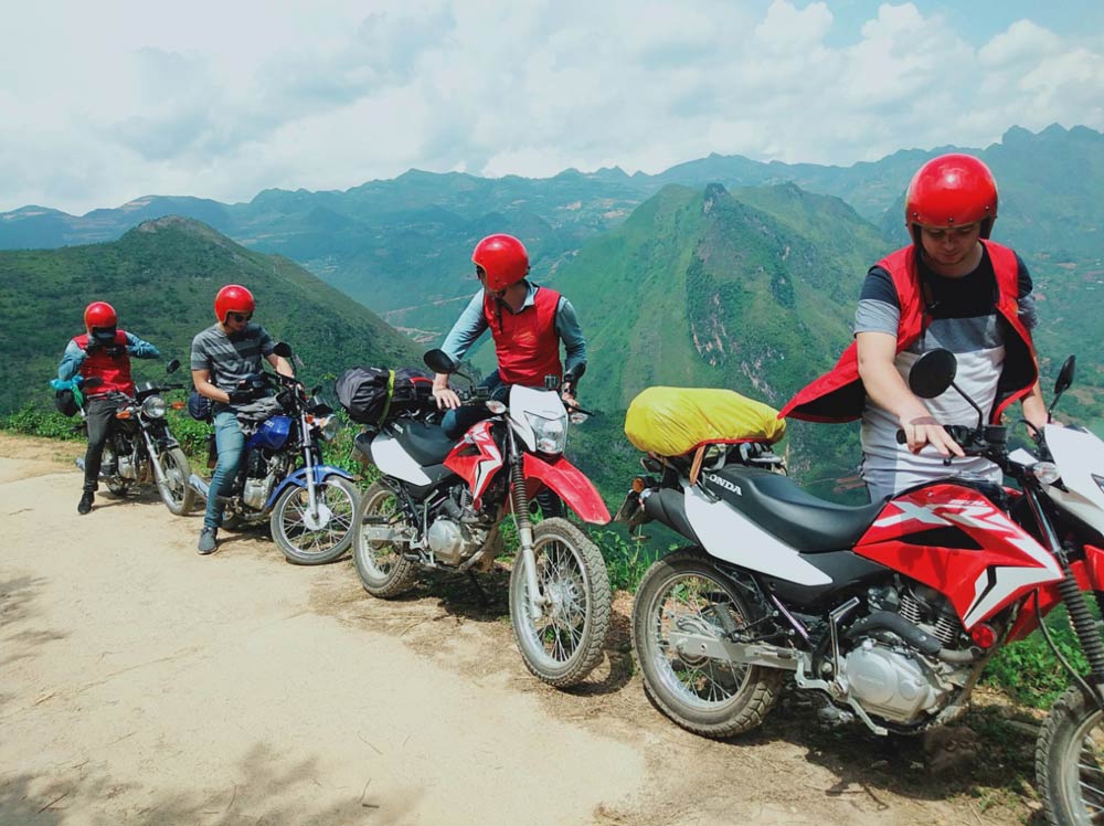 Journey through the clouds: O Quy Ho Pass
