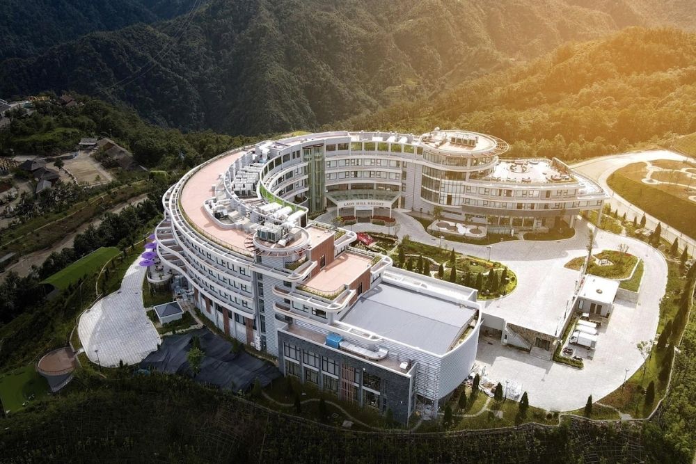 Pao's sapa leisure hotel. Competitor Comparison: Pao's vs. Lady Hill 