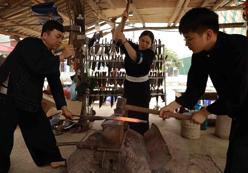 Fire and Iron: Phuc Sen Forging Village's 300-Year Legacy