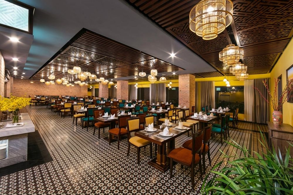 Pistachio Hotel Sapa. Dining: Is the Food Good? Breakfast at Ta Van Restaurant