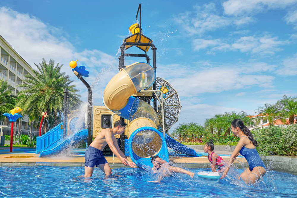 resort Vietnam luxury. Sheraton Grand Danang Resort & Spa