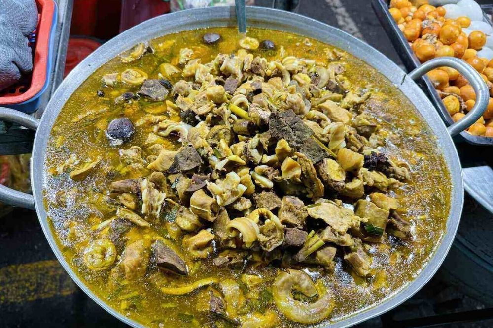 sapa-center-food-guide-what-to-eat-in-the-center-sit-down-specialties-horse-meat-stew-thang-co 