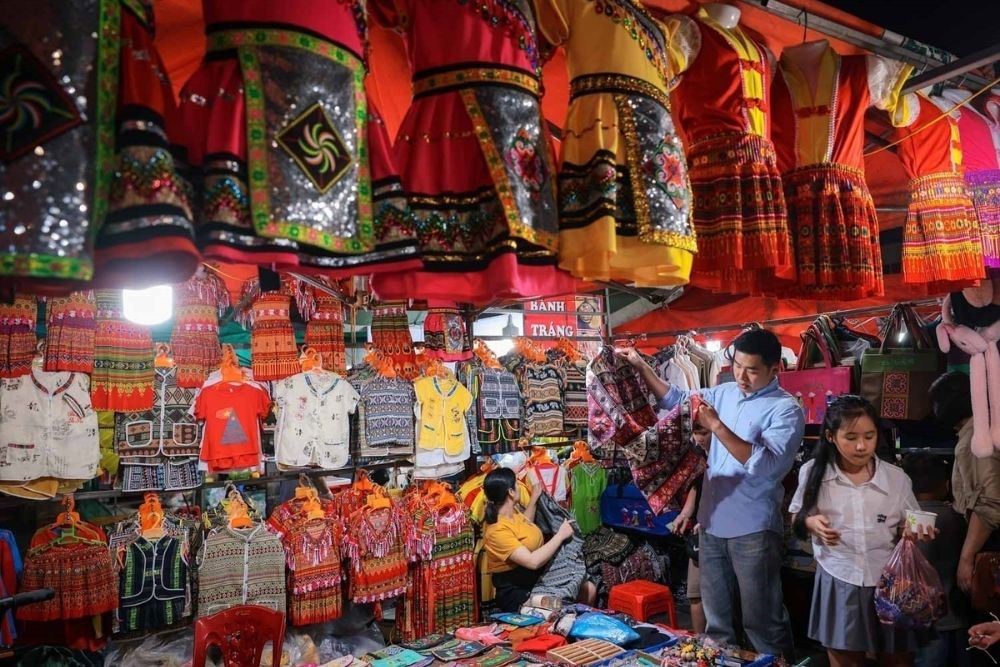 Sapa Center. Things to Do in Sapa Center (No Trekking Required). Nighttime Experiences. Shopping in the Center