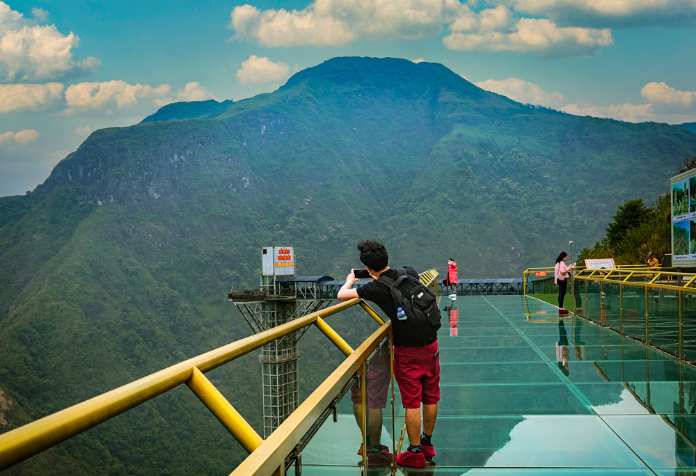 Sapa Glass Bridge. The Experience: What to Expect