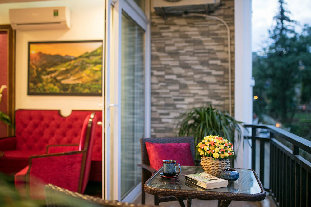 Sapa Horizon Hotel. Competitor Comparison: Sapa Horizon vs. Pistachio Hotel