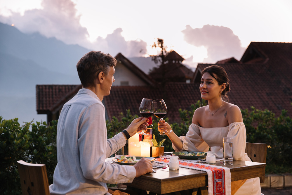 Sapa Jade Hill Resort & Spa. Dining: Noj Restaurant and Mountain Views