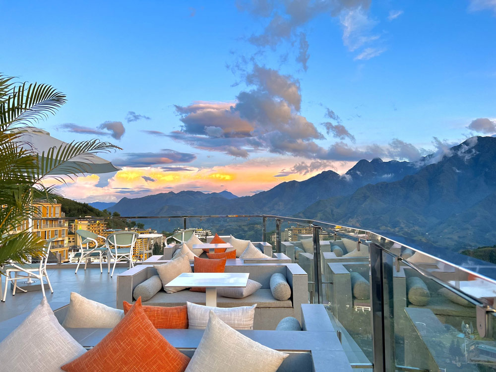 Sapa Relax Hotel & Spa. Competitor Comparison (The “Which One?” Section)