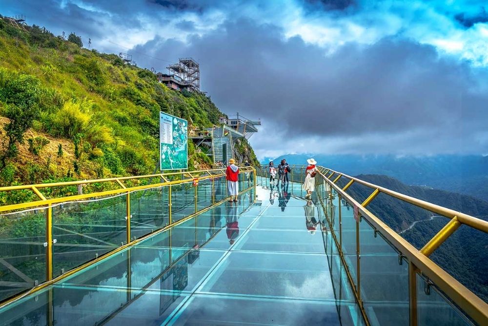 Sapa things to do. What to Do in Sapa Without Trekking. Rong May Glass Bridge