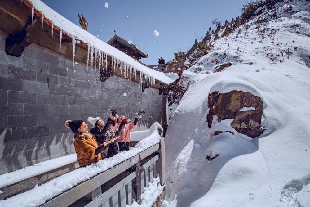 Sapa things to do. Winter Magic: Sapa in December. Top December Activities. Snow Watching 
