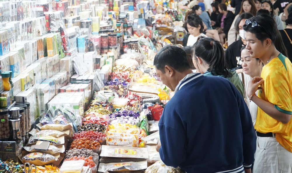 Shopping in Danang. Lock In Your Da Nang Trip