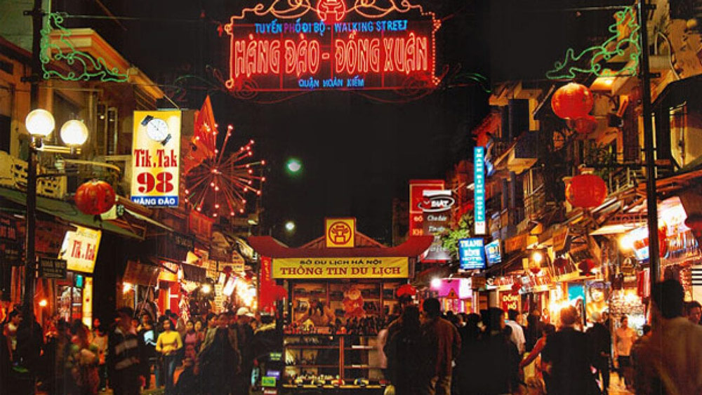Souvenir Vietnam. Souvenir Shopping in Hanoi. Discover Treasures at the Hanoi Night Market