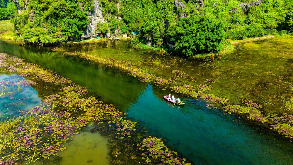 Tam Coc. Tam Coc Age