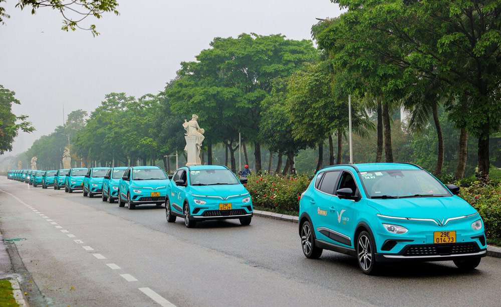 Taxi in Hanoi. The Big Debate: Is Grab or Taxi Better in Vietnam?