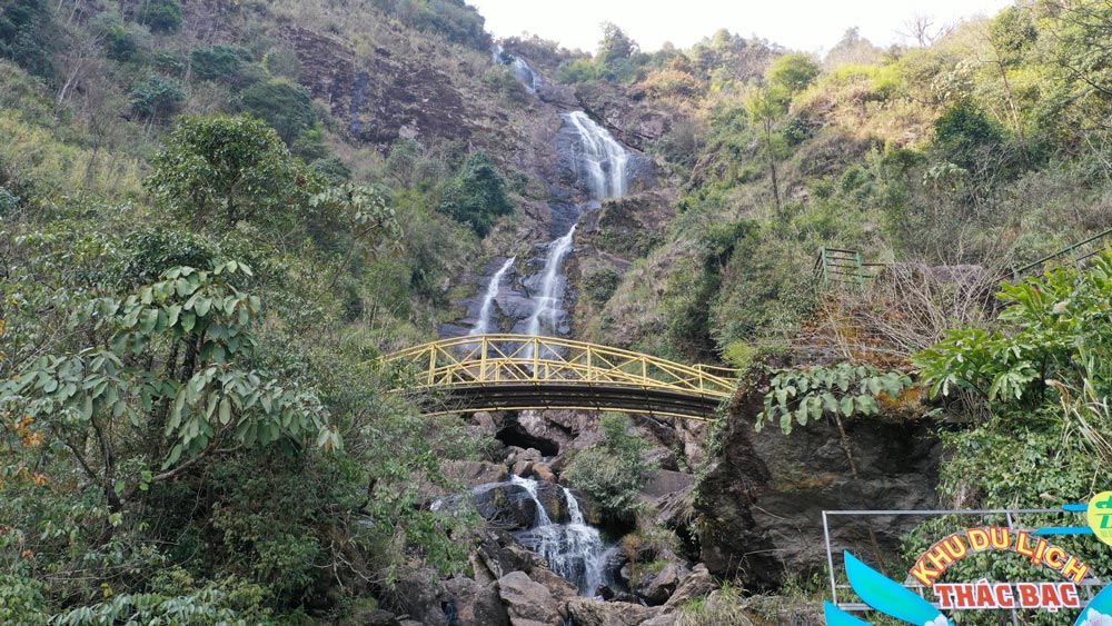 Thac Bac Waterfall. Experiencing Thac Bac Waterfall: What to Expect