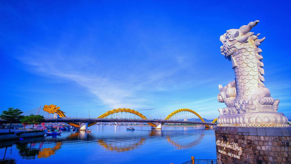 Things to Do in Da Nang. Beaches, Bridges, Mountains: The Headline Attractions