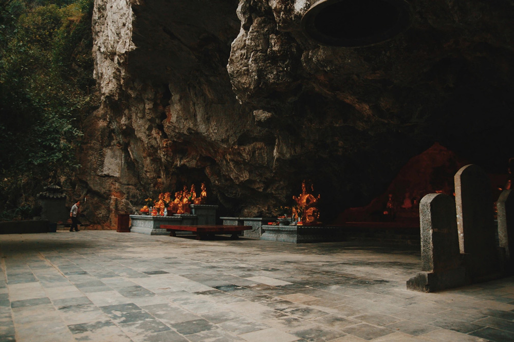 Things to do in Ninh Binh. Things to Do in Ninh Binh: Exploring Natural Wonders. Caves and Viewpoints. Am Tien Cave