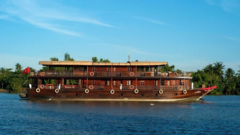 Things to do in Soc Trang. Cruise the Hau river