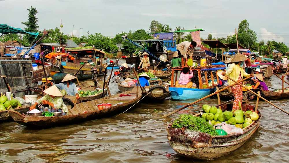 Things to do in Vinh Long. Floating markets
