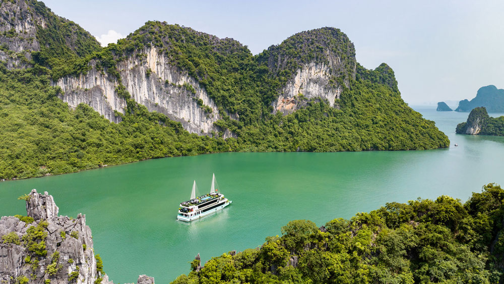 Top rated Halong Bay cruises. Top-Rated Halong Bay Cruises. Mid-Range Cruises. Amethyst Cruise
