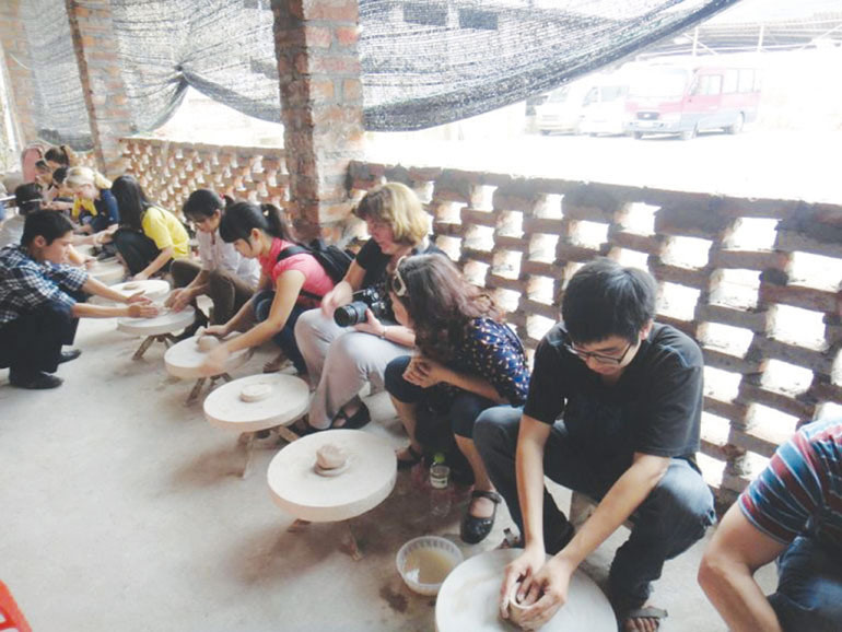 traditional Vietnamese art. Crafting memories: hands-on traditional Vietnamese art workshops