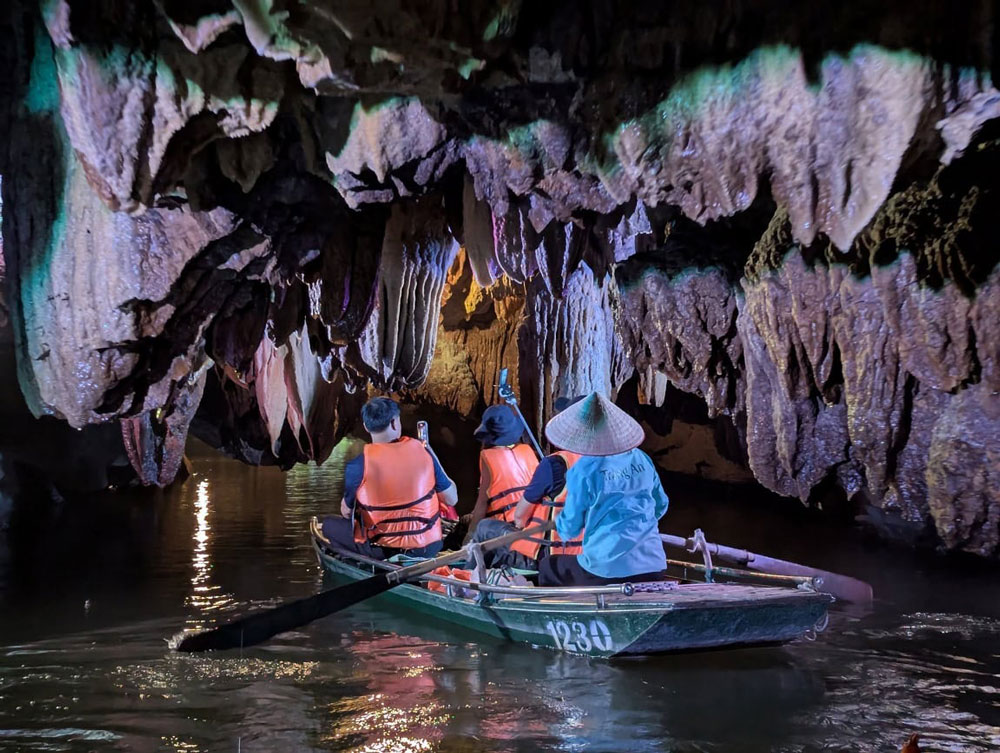 Trang An Vietnam. Trang An Vietnam: A Natural Wonder. Trang An Grottoes