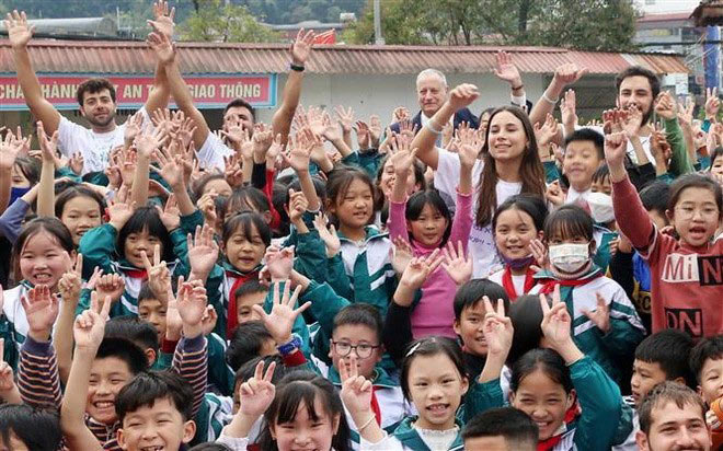 Vietnam culture give back to the community through volunteering