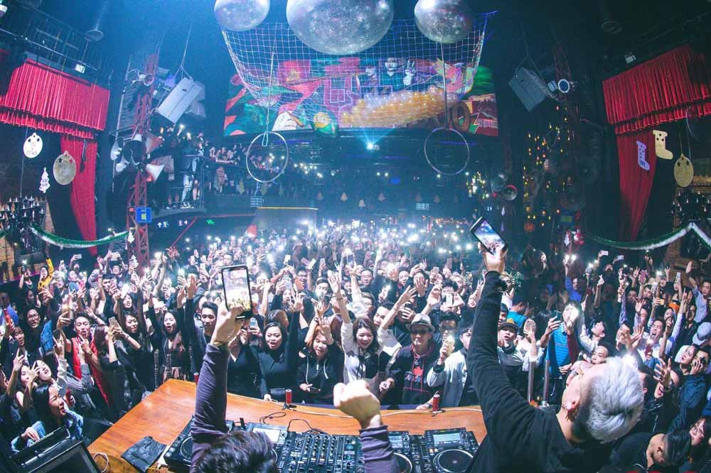 Vietnam bars. 1990 Le Theatre bar