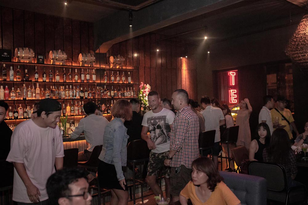 Vietnam bars. Te bar