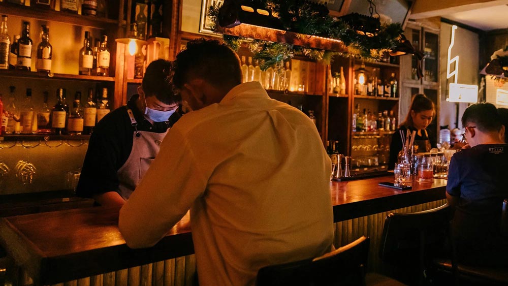 Vietnam bars. Tipping culture in Vietnam