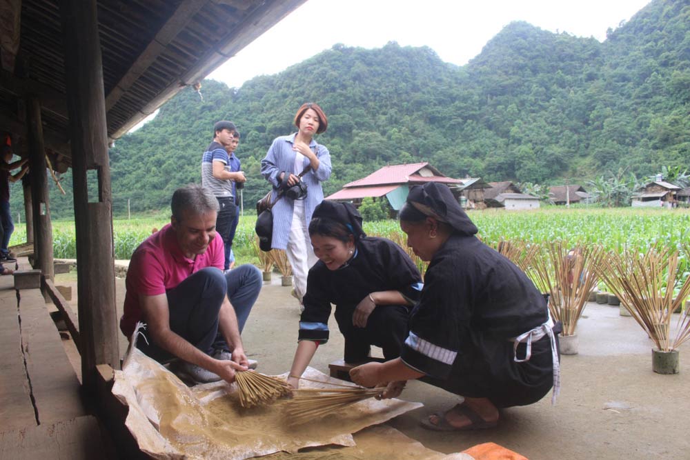 Vietnam eco tours. Homestay experiences in rural communities