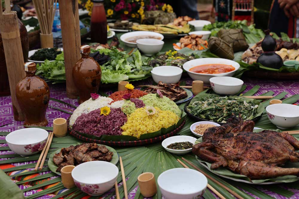 Vietnam national holidays. Tasting the festivities
