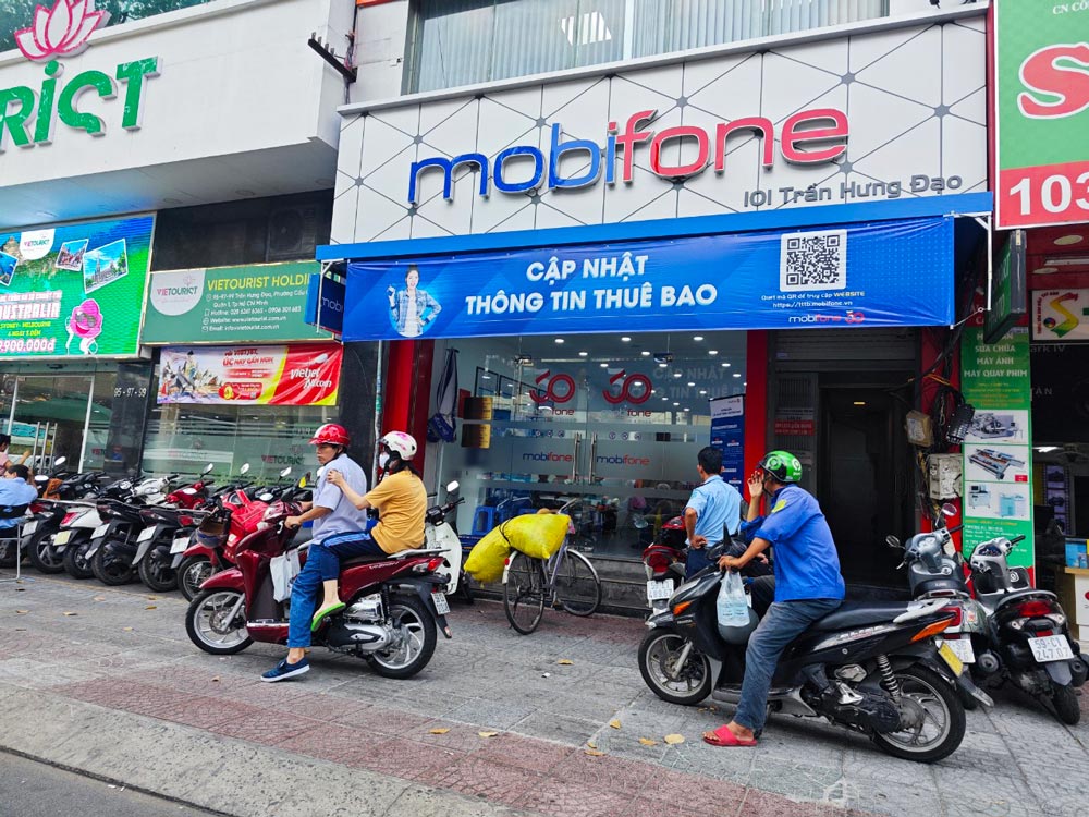 Vietnam SIM Card Hanoi Airport. Airport vs. City: Is It Better to Buy a SIM or Use Roaming in Vietnam?