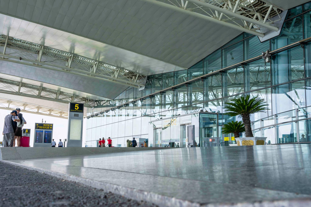 Vietnam SIM Card Hanoi Airport. The Big Question: Can I Buy a SIM Card in Hanoi Airport?