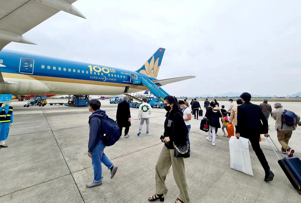 Vietnam SIM Card Hanoi Airport. You’ve Landed in Hanoi! Now, How to Get Online?