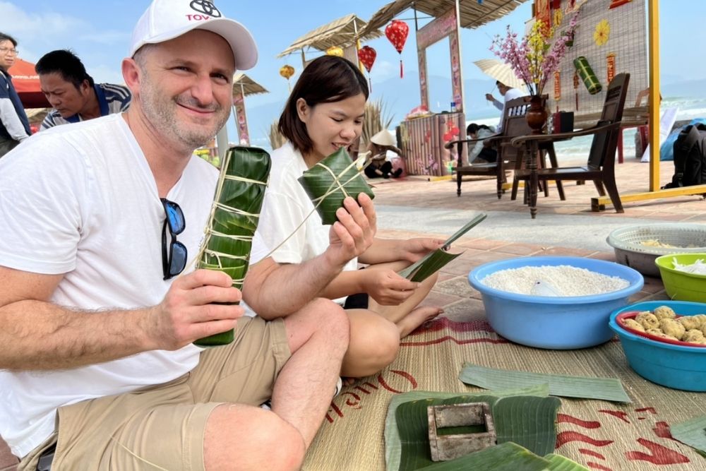 Vietnam Tet Holiday Travel. Your Tet in Vietnam Experience Checklist. Cook Bánh Chưng