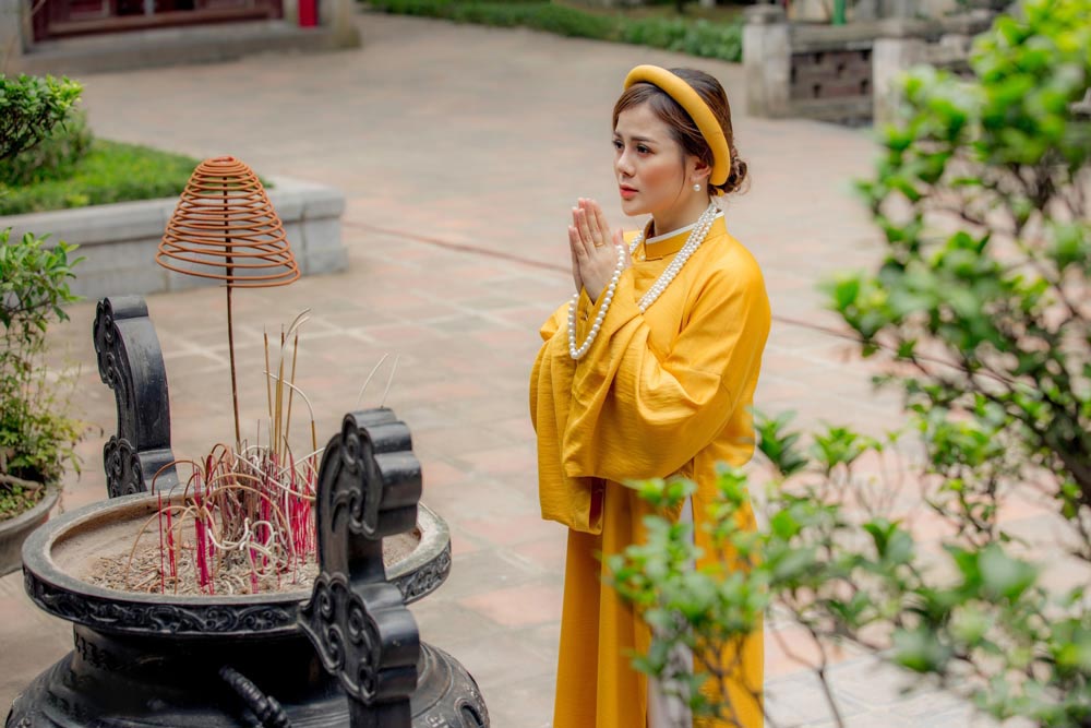 vietnam woman dress ancient echoes in Vietnamese woment's dress