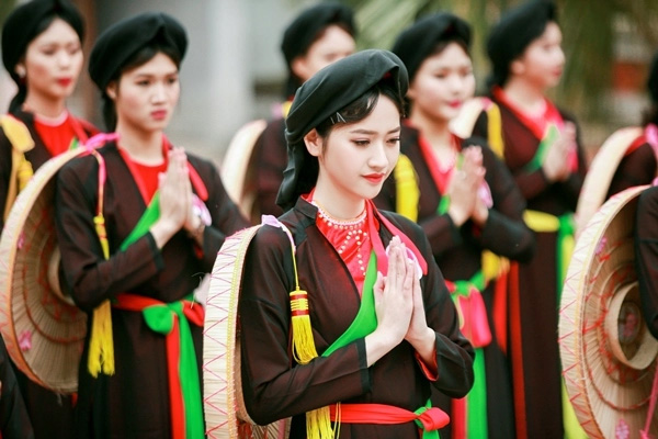 Vietnam woman dress sybolism in Vietnamese women's dress
