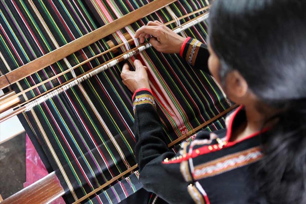 Vietnam woman dress weaving memories