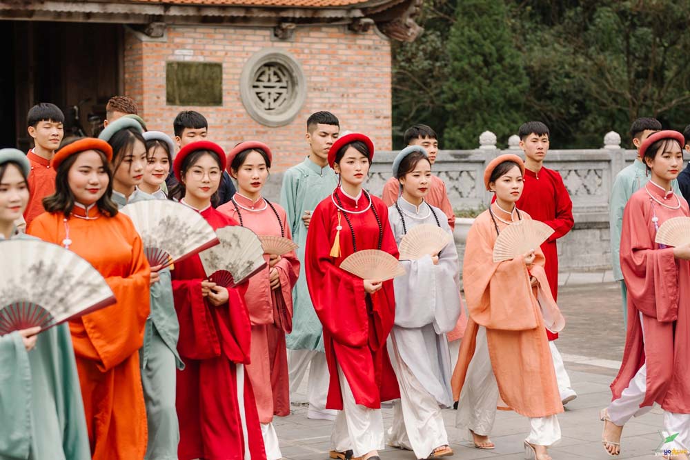 Vietnamese etiquette dressing and behaving with respect navigating Vietnam's social fabric