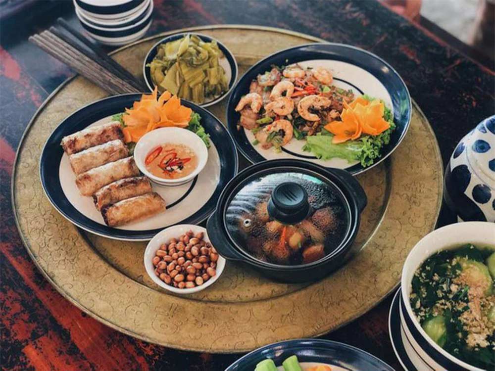 Vietnamese etiquette navigating the table Vietnamese dining etiquette unveiled