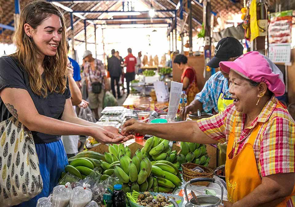 Cultural Insights: Exploring Vietnamese Etiquette Traditions