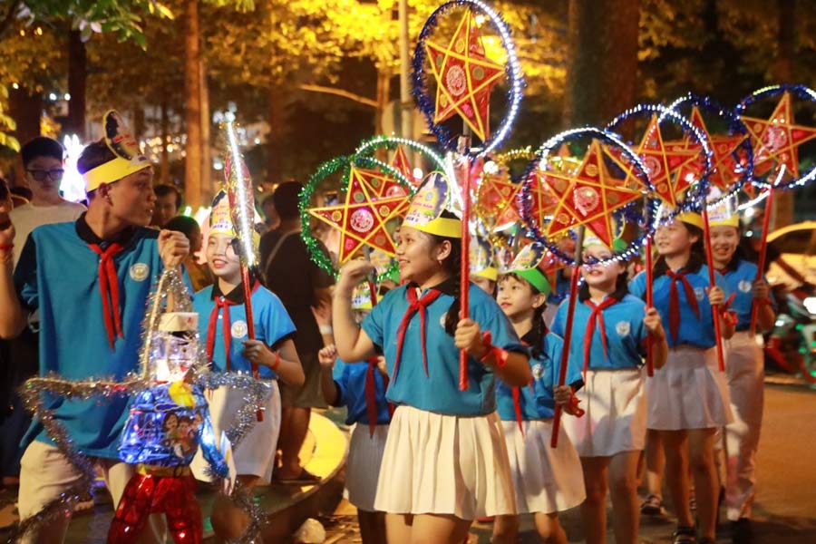 Vietnamese Holidays Navigating Festivities with Grace: Vietnamese Holiday Etiquette