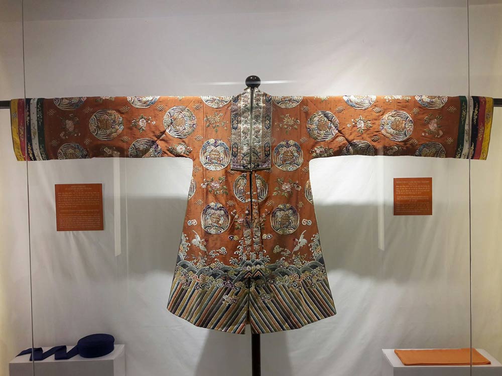 Exploring Vietnamese Traditional Dress