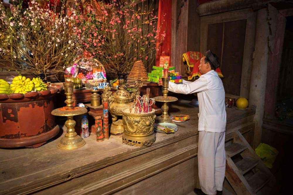 Vietnamese traditions. Spiritual practices: connecting with the divine in Vietnam